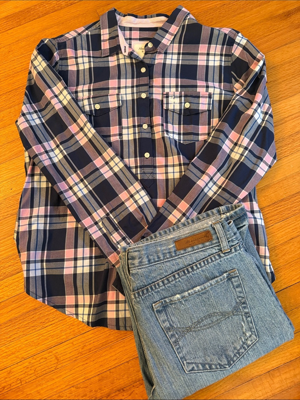 Abercrombie & Fitch Womens Plaid Button Down + FREE AF jeans outfit